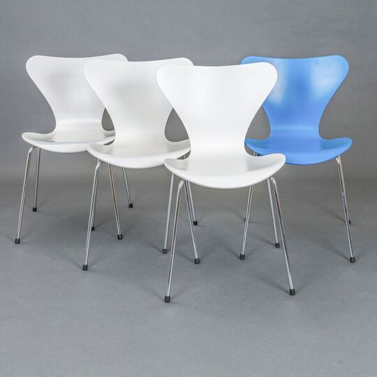 A Set of 4 Chairs Model '3107'