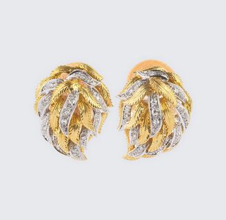 Pair of bicolour Earclips with Diamonds