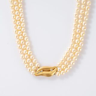 Pearl Necklace with Diamond Clasp