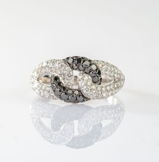 Ring mit zweifarbigem Diamant-Besatz