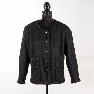 Legendary tweed jacket 'La Petite Veste Noire'