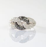 Ring mit zweifarbigem Diamant-Besatz - Bild 1