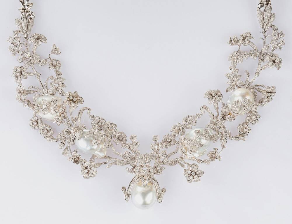 Gala Blütencollier mit Südseeperlen und Diamanten